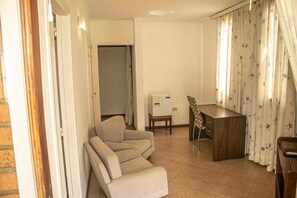 Comfort Suite, Balcony, Garden View | Interior