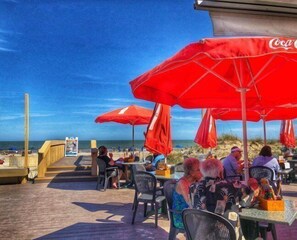 Outdoor dining - 766 Queens Grant - Pet Friendly Townhome (Hilton Head Island)