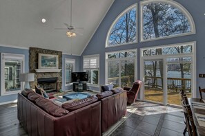 TV - Lakefront Retreat | Dock + Sunset Views (Prosperity)