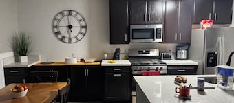 Cozy condo , Close to Metro link and buses