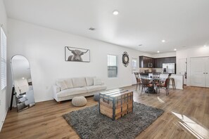 Living area - Cozy Modern Austin Home w/ Huge Backyard (Pflugerville)