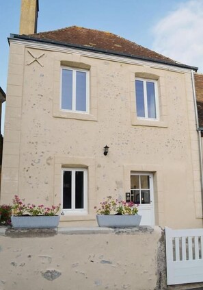 Exterior - La bicyclette (Saint-Georges-du-Rosay)