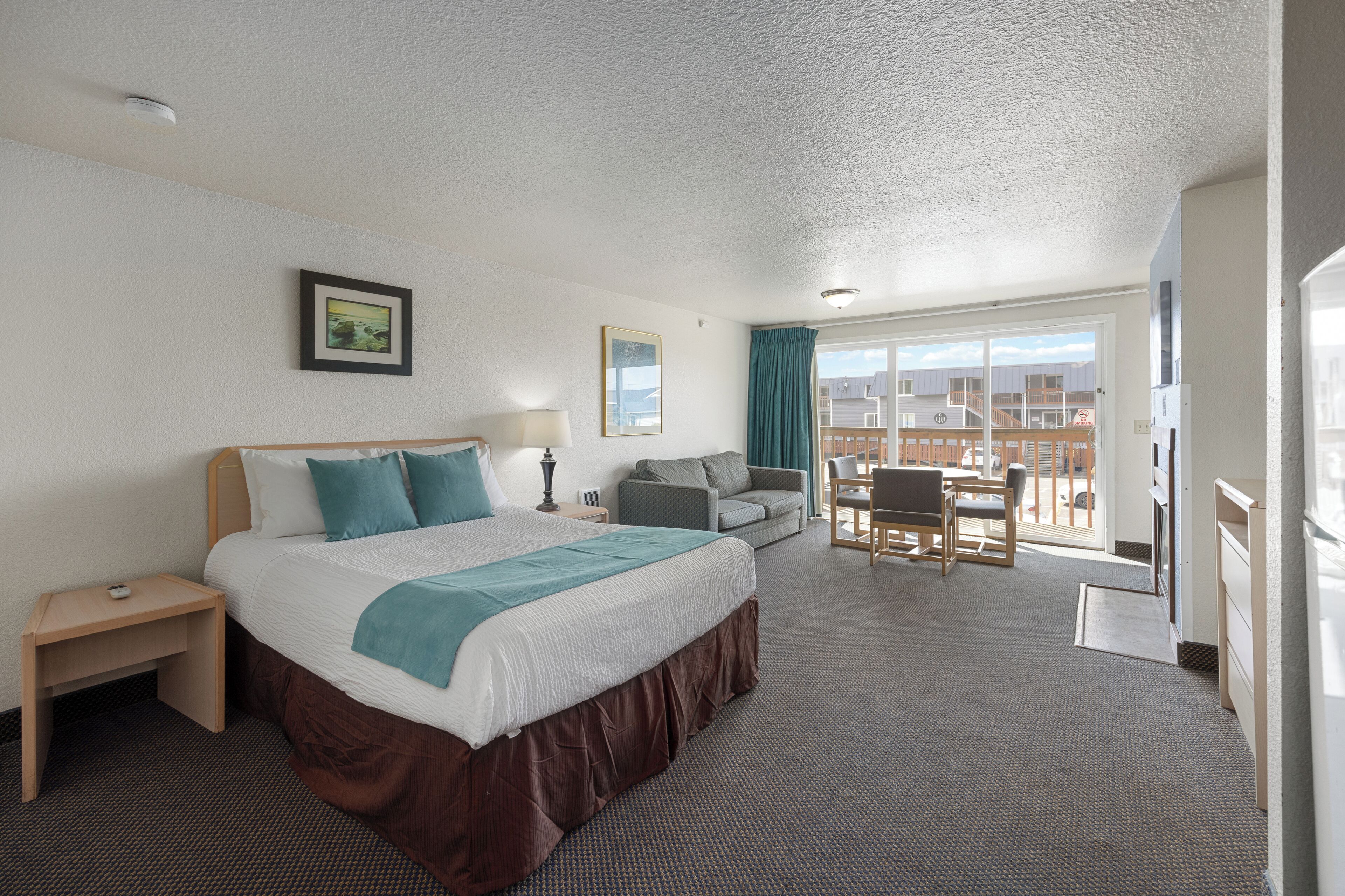 Partial View Suite - Non-Pet | WiFi (free), bed sheets