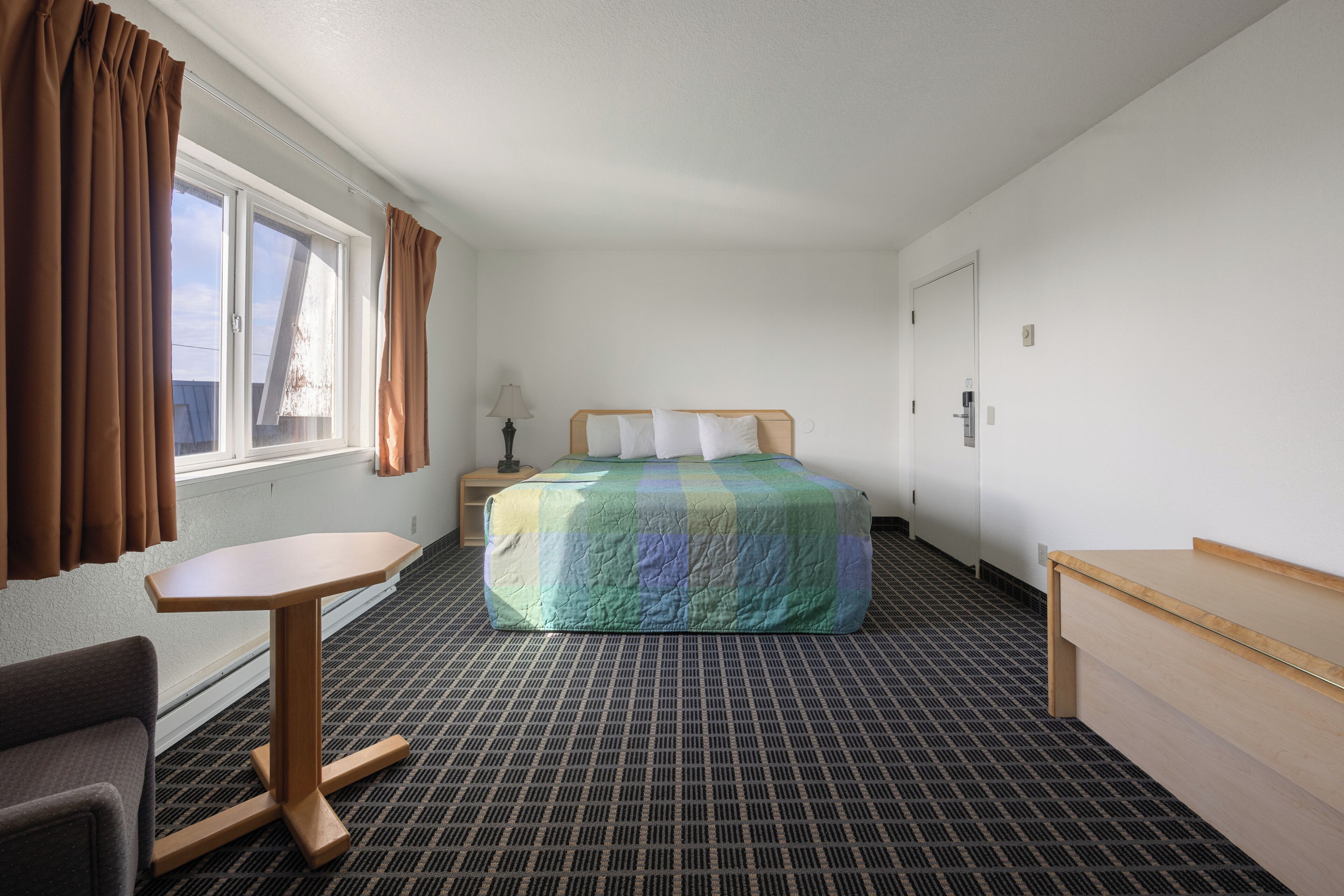 WiFi (free), bed sheets