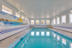 Una piscina cubierta