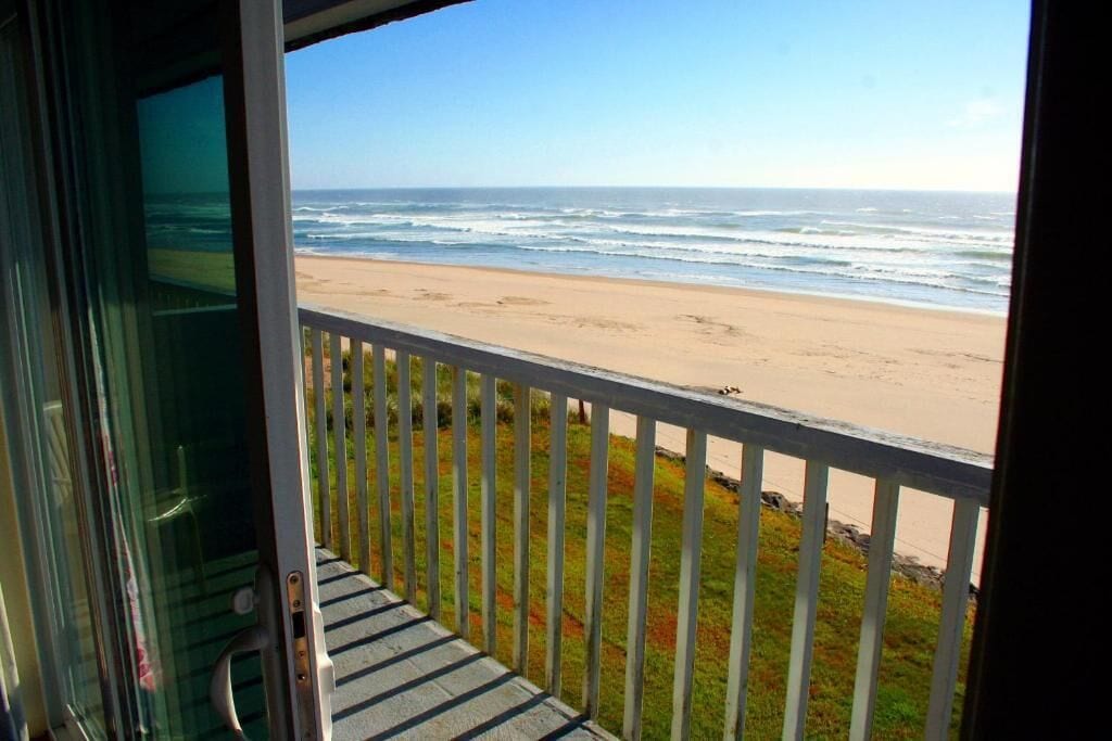 Oceanfront Suite - Pet Friendly | Interior