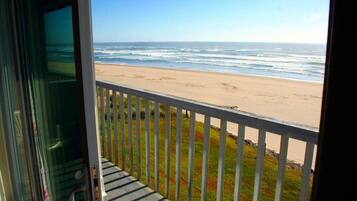 Oceanfront Suite - Pet Friendly | Interior