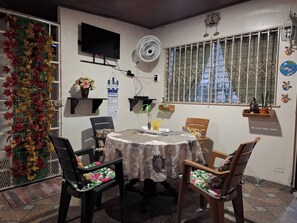 Kamer, 1 slaapkamer | Dineerruimte