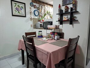 Kamer, 1 slaapkamer | Dineerruimte