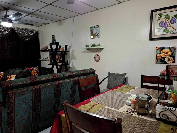 Room, 1 Bedroom | Living room