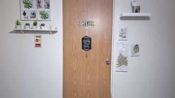 Room, 1 Bedroom | Interior
