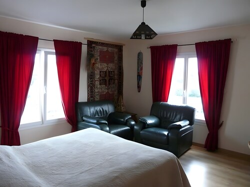 Bed and Breakfast 'Chambre Africaine' with Shared Terrace, Shared Garden and Wi-Fi