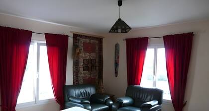 Bed and Breakfast 'Chambre Africaine' with Shared Terrace, Shared Garden and Wi-Fi