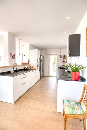 Fridge, microwave, oven, dishwasher - FRGK *Villa Orangeraie* (Orangery Villa) (Mougins)