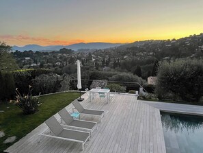Outdoor dining - FRGK *Villa Orangeraie* (Orangery Villa) (Mougins)