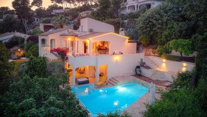 A modern villa with a swimming pool, a covered patio, and a view of the surrounding hills. - FRGK Dream Villa with Sea View Overlooking Cap d (Vallauris)