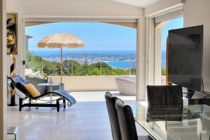 TV, fireplace - FRGK Dream Villa with Sea View Overlooking Cap d (Vallauris)