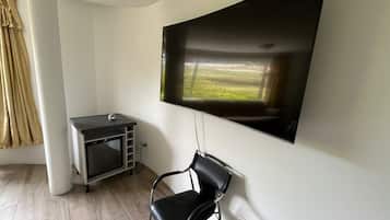 Dobbeltrom – deluxe, privat bad, hageutsikt | Oppholdsområde