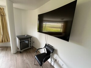 Dobbeltrom – deluxe, privat bad, hageutsikt | Oppholdsområde