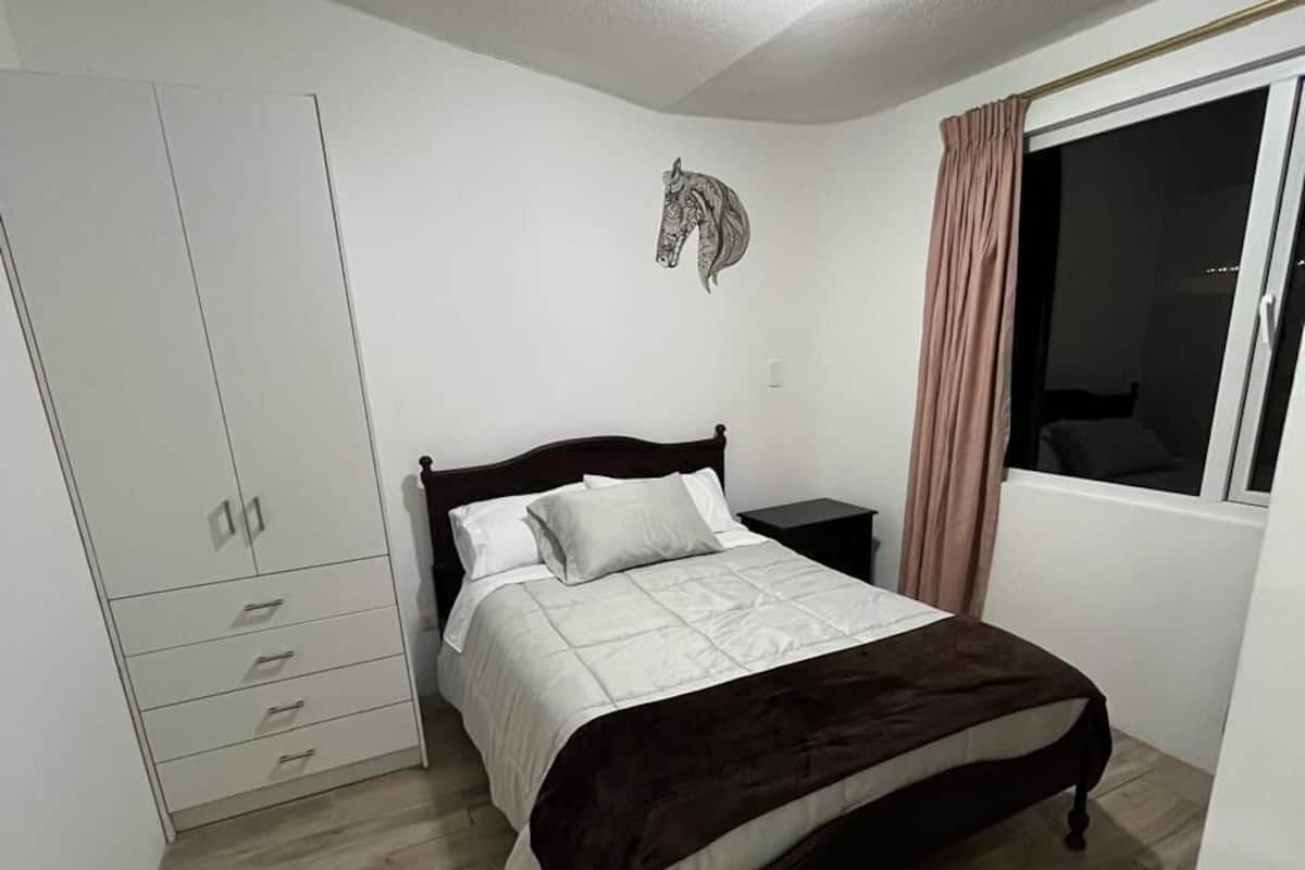 Classic dubbelrum - privat badrum - utsikt mot trädgården