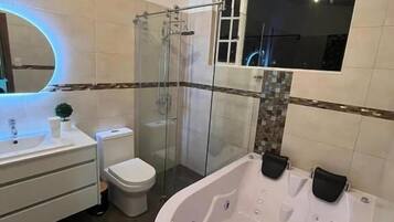Deluxe Double Room, Private Bathroom, Garden View | Bathroom