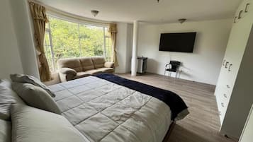 Deluxe Double Room, Private Bathroom, Garden View