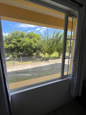Comfort Double Room, Private Bathroom, Garden View | Interior - Hotel Arupo Residence Aeropuerto (Tababela)
