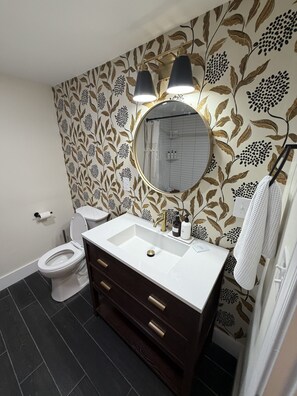 Bathroom - Oma's Secret Garden: Apartment Walk to Downtown (Staunton)