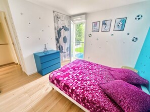 4 bedrooms, free WiFi, bed sheets - FRGK Private Villa Antibes Pool, Garden & Ultra- (Antibes)