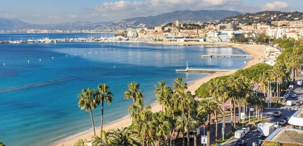 Beach - FRGK Clemenceau 1BR Beach Apartment AC & Ultra-F (Cannes)