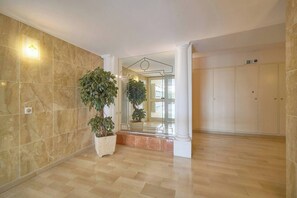 Interior - FRGK Gallieni Quiet terrace (Cannes)