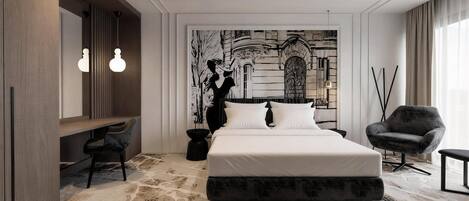 Une chambre d’hôtel moderne avec un grand lit, un bureau, une chaise et une fresque murale.