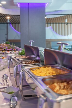 Daily buffet breakfast for a fee