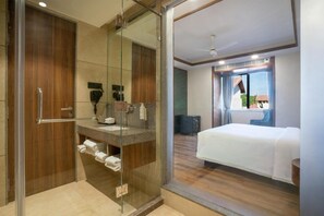 Hypo-allergenic bedding, down duvets, memory-foam beds, minibar - Radisson Resort & Spa Sasan Gir (Mendarda)