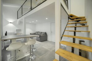Interior - FRGK 24 AOUT 1 Mezzanine Bedroom Apartment Center (Antibes)
