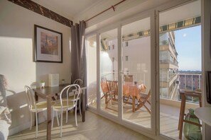 Dining - THE WILDLIFE (Cannes)