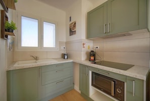 A kitchen with a sink, countertop, cabinets, and an oven. - Frgk Fauvettes Terrace Parking, Air Conditioning, UltraFast Wi-Fi (Cannes)