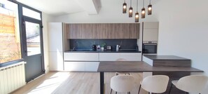 Fridge, oven, dishwasher, coffee/tea maker - FRGK Coastal House, Garden Near Beaches & Ultra (Vallauris)