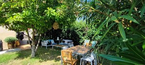 Outdoor dining - FRGK Coastal House, Garden Near Beaches & Ultra (Vallauris)