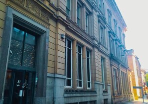 A historic building with large windows, a prominent entrance, and classical architectural details. - Heritage Bank Liverpool near Cavern (Liverpool)