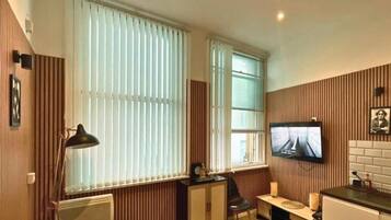 Condo, Non Smoking, Private Bathroom | Living area