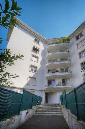 A multi-story building with a central staircase leading to the entrance. - 12251546 FRGK Isola Bella ` 2-Bedroom, High-Speed Wi-Fi AC ` (Cannes)