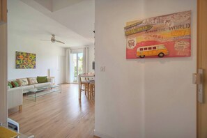 TV - FRGK Isola Bella Comfortable apartment (Cannes)