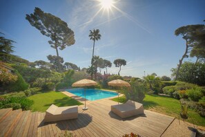 A wooden deck with two lounge chairs and a pool. - FRGK "Villa Claude - Juans les Pins (Antibes)