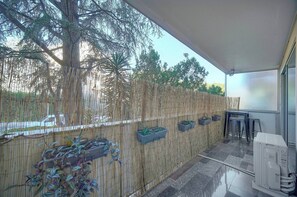 Property grounds - FRGK Tamaris Apartment Antibes Terrace, AC & Ultra (Antibes)