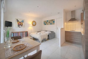 1 slaapkamer, een strijkplank/strijkijzer, gratis wifi, beddengoed