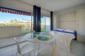 1 bedroom, iron/ironing board, free WiFi, bed sheets - COPACABANA (Cannes)