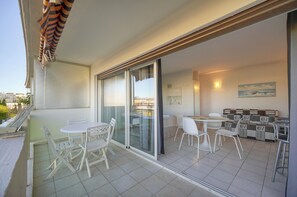 Outdoor dining - COPACABANA (Cannes)