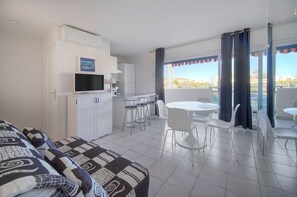 TV - COPACABANA (Cannes)