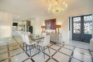 Dining - FRGK Contemporary Villa StudioIndependent Pool (Le Cannet)